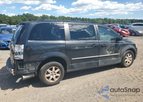 2010 Chrysler Town & Country Touring z USA, uszkodzony, nr VIN 2A4RR5D17AR348151